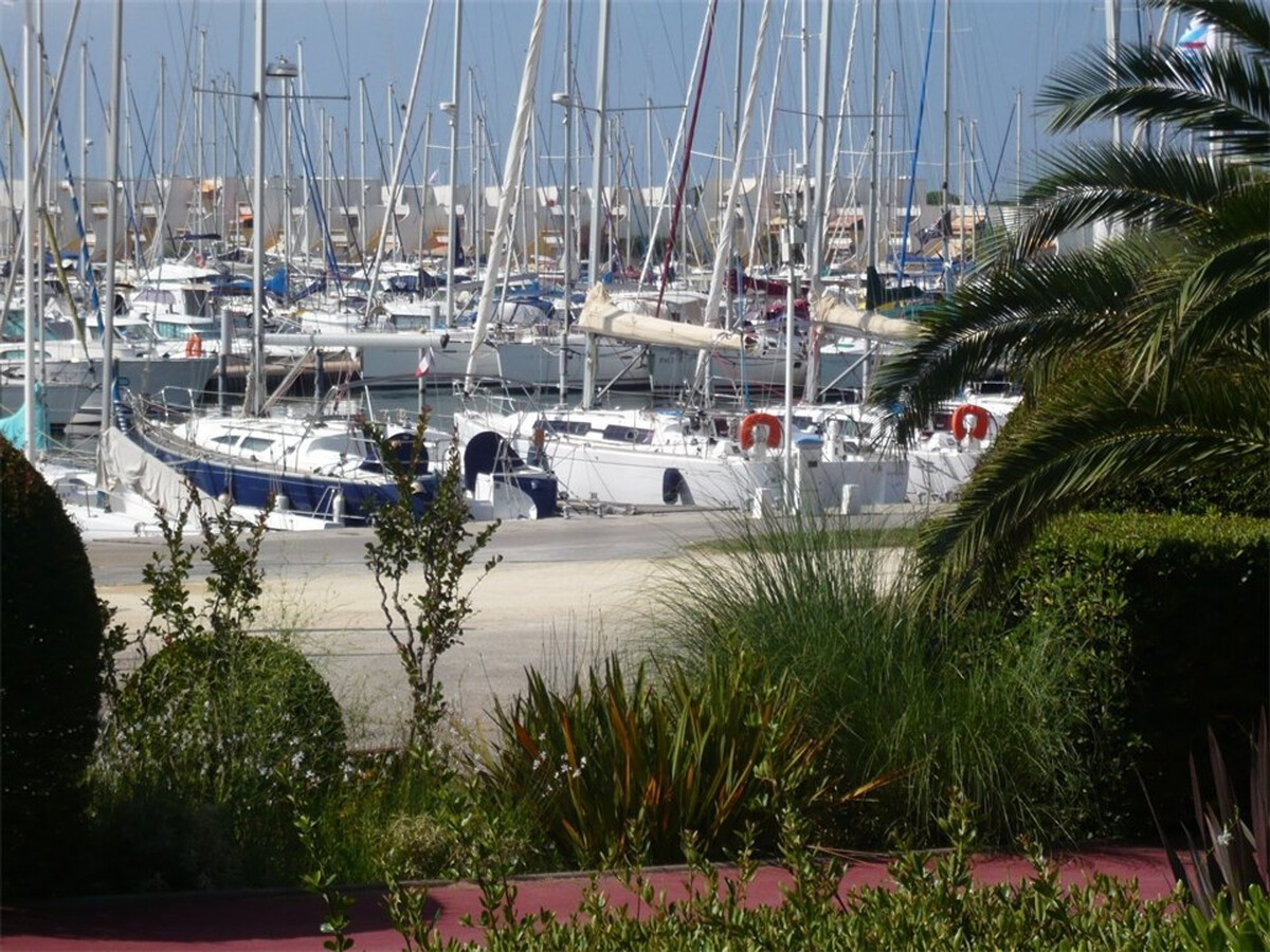 Studio cabine 31 m² avec terrasse sud et parking Port Camargue - Photo 3