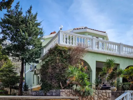 Maison Alma à Karlobag, 80 m de la plage : photo 2