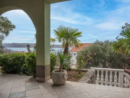 Maison Alma à Karlobag, 80 m de la plage : photo 4