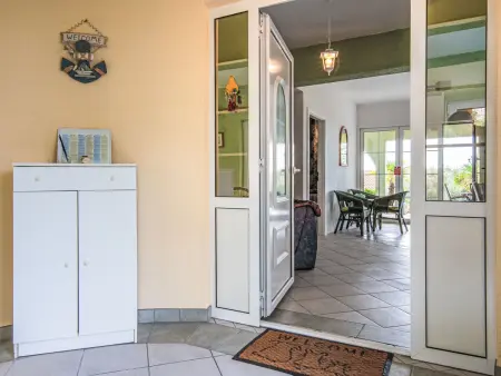 Maison Alma à Karlobag, 80 m de la plage : photo 13