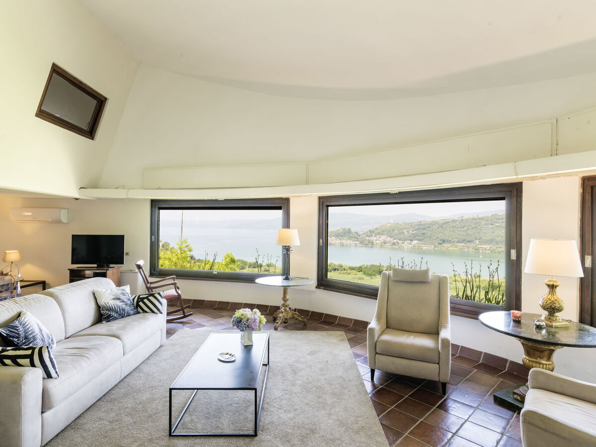 Villa Miralago avec piscine et vue lac à Trevignano - Photo 6