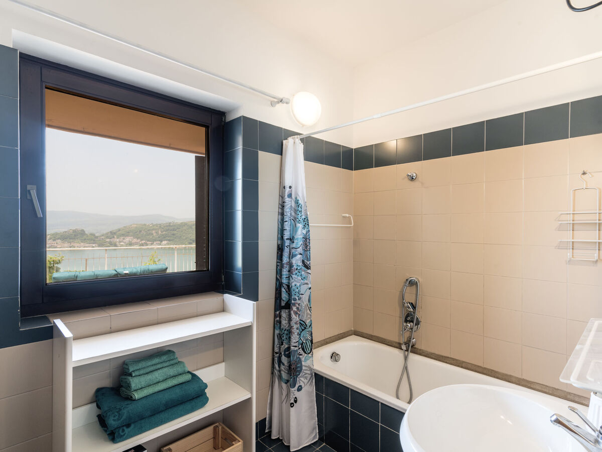 Villa Miralago avec piscine et vue lac à Trevignano - Photo 25