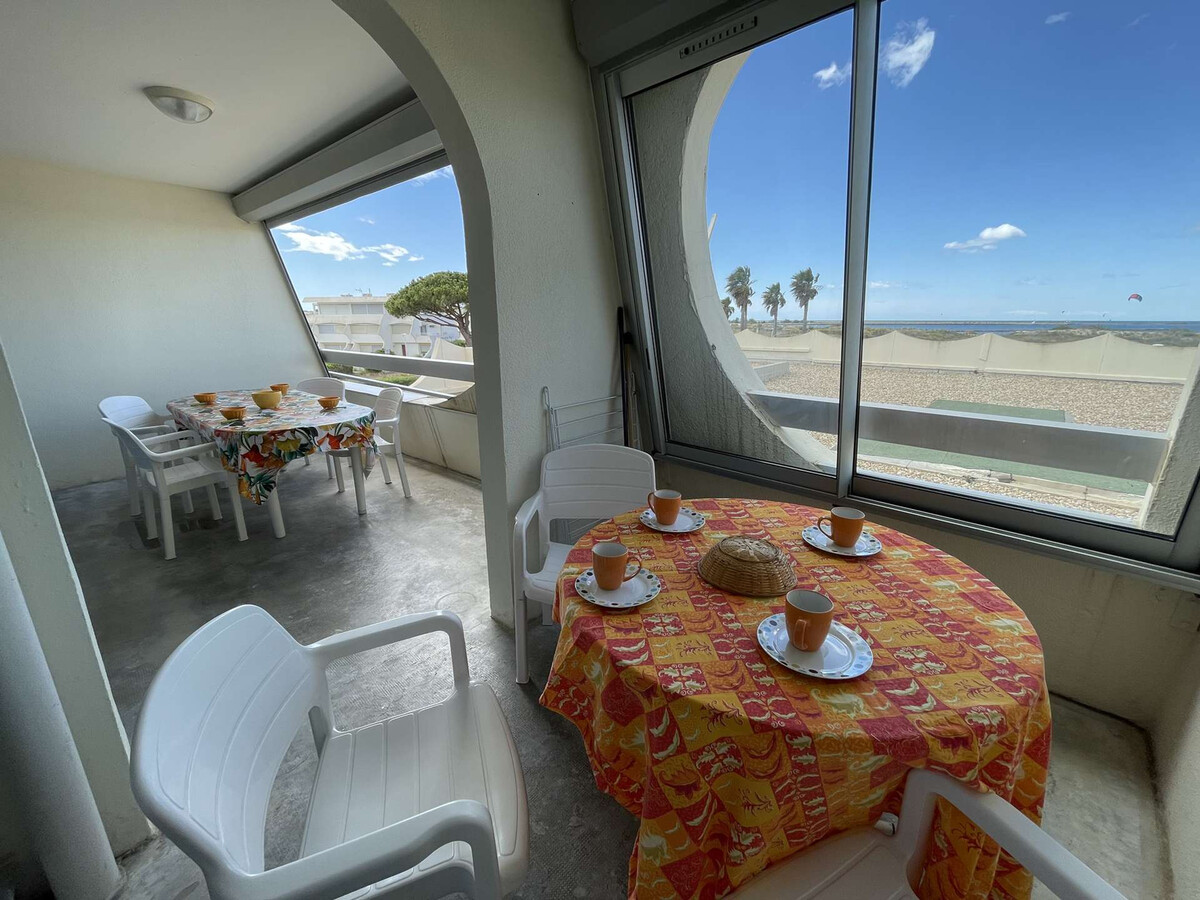 P2 avec loggia 15m² vue mer et piscine à Port Camargue - Photo 4