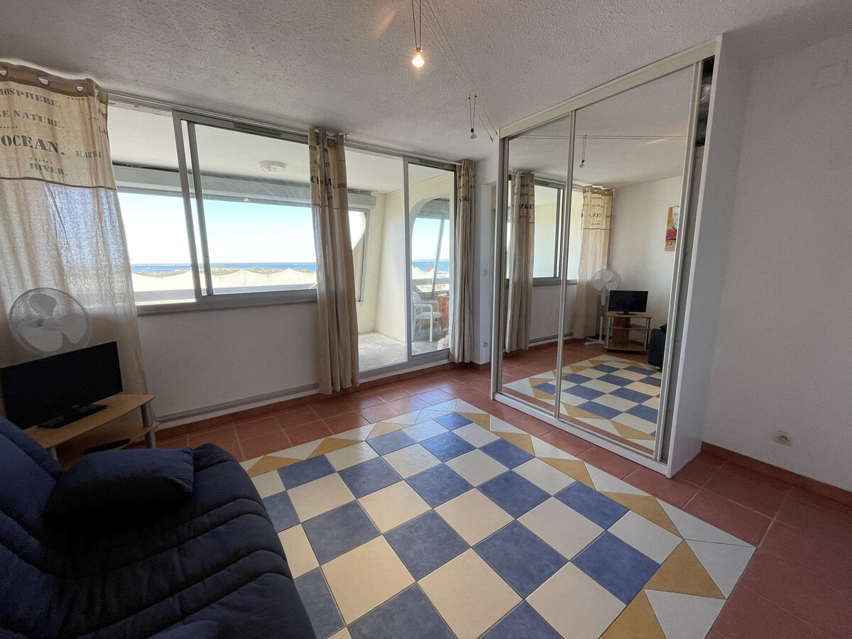 P2 avec loggia 15m² vue mer et piscine à Port Camargue - Photo 8