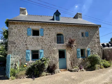Location villa à Plouhinec, Maison en pierre charmante à Plouhinec, près des plages