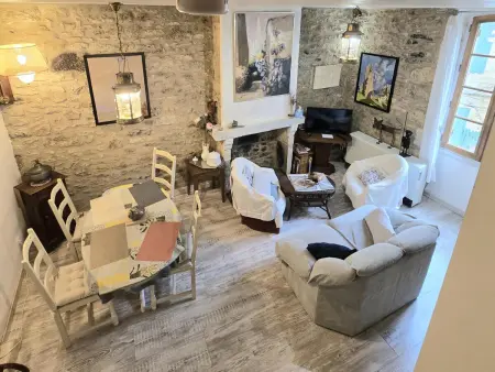 Location gite à Beynac et Cazenac, Charme au cœur de Beynac avec climatisation et parking privé