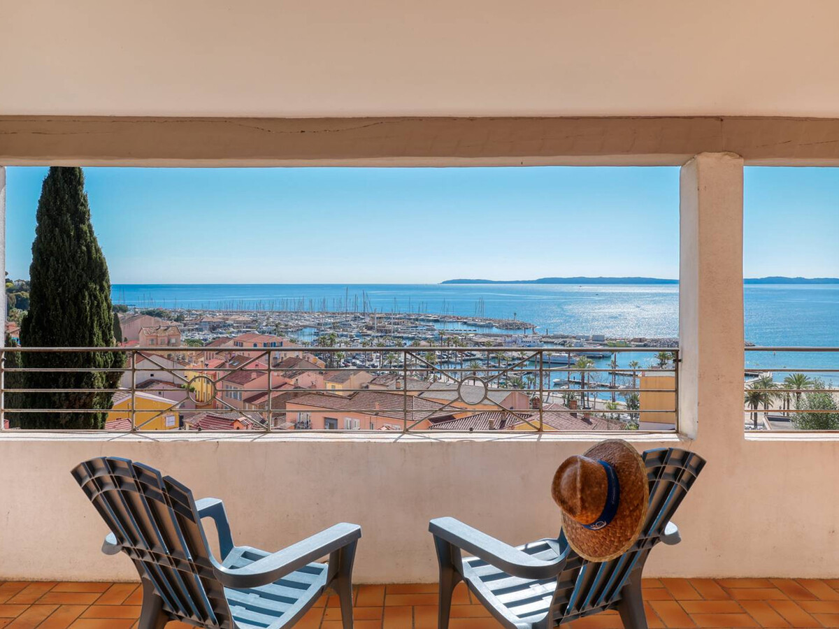 Villa climatisée vue mer et port au Lavandou, 200m plage - Photo 1