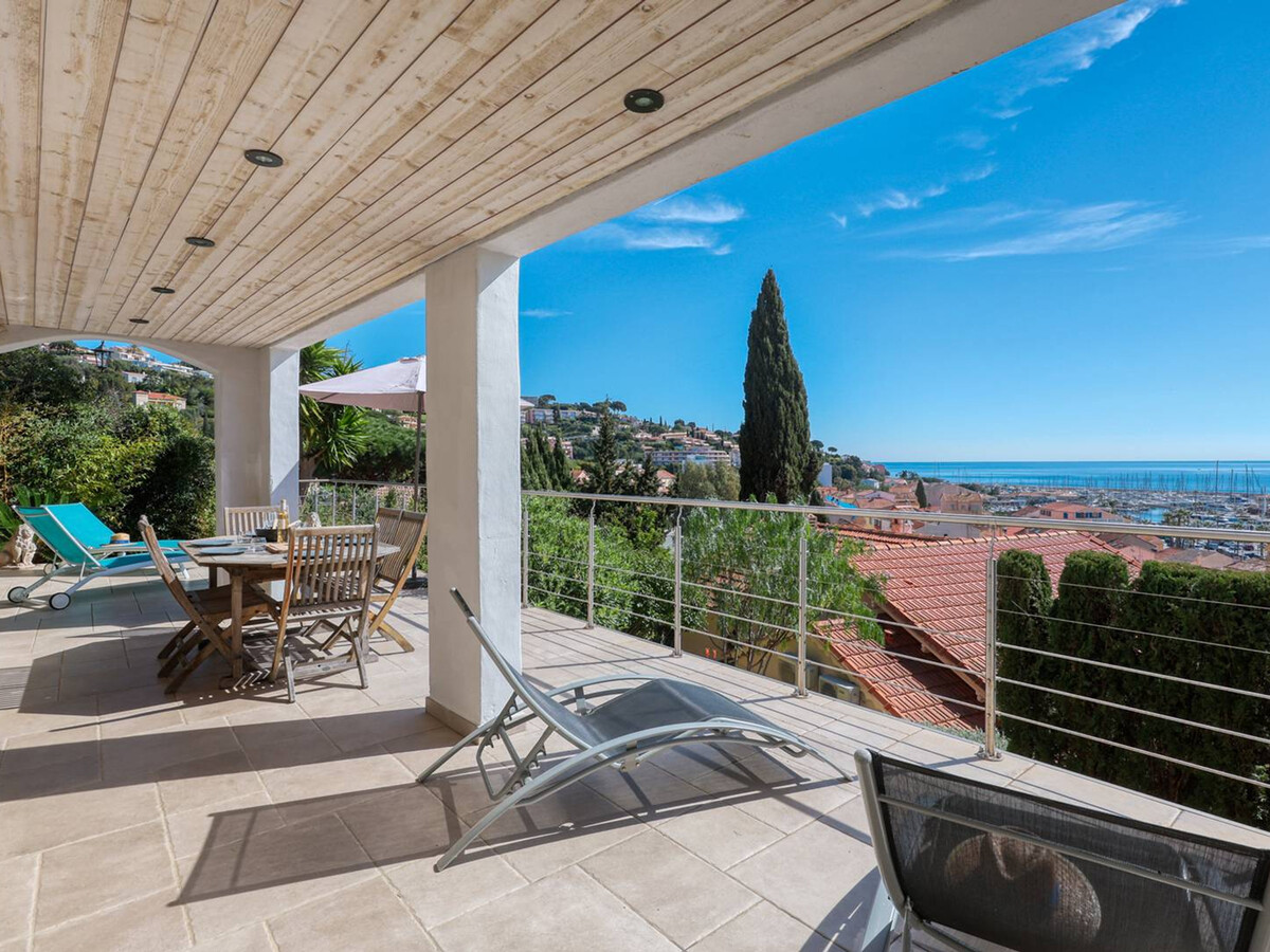 Villa climatisée vue mer et port au Lavandou, 200m plage - Photo 2