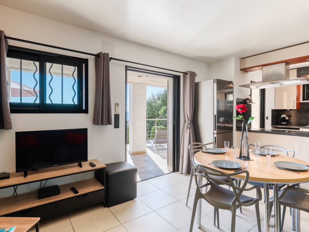 Villa climatisée vue mer et port au Lavandou, 200m plage - Photo 8