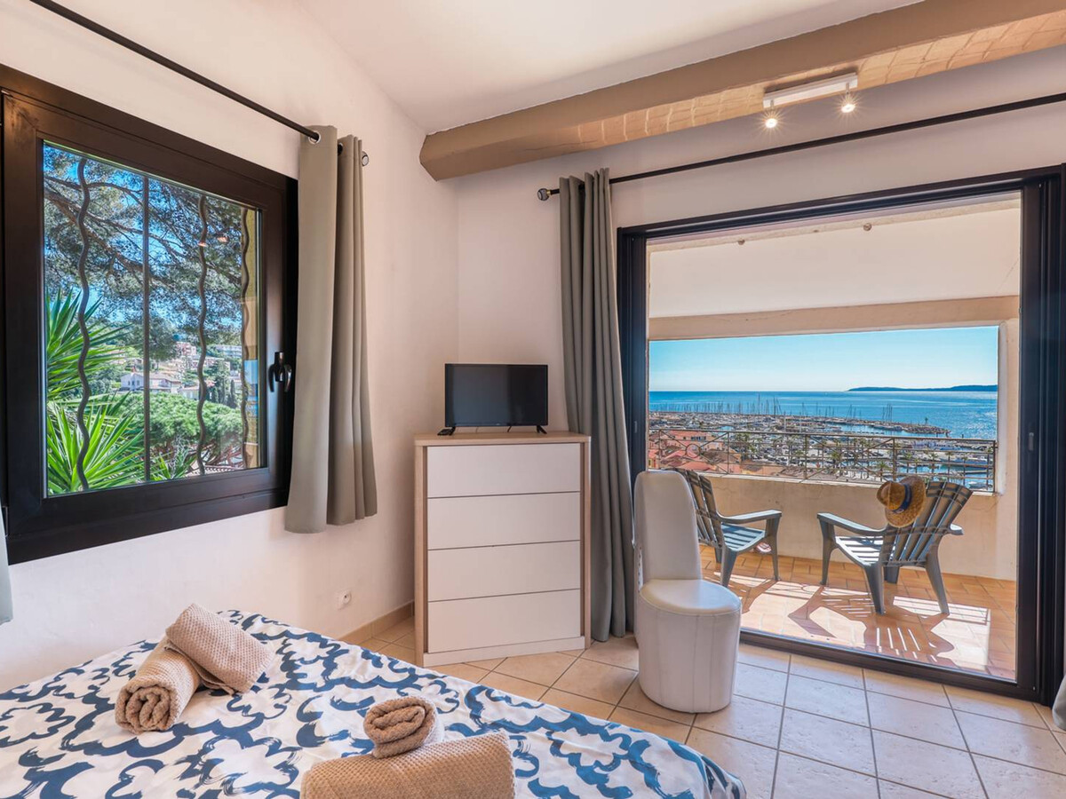 Villa climatisée vue mer et port au Lavandou, 200m plage - Photo 16