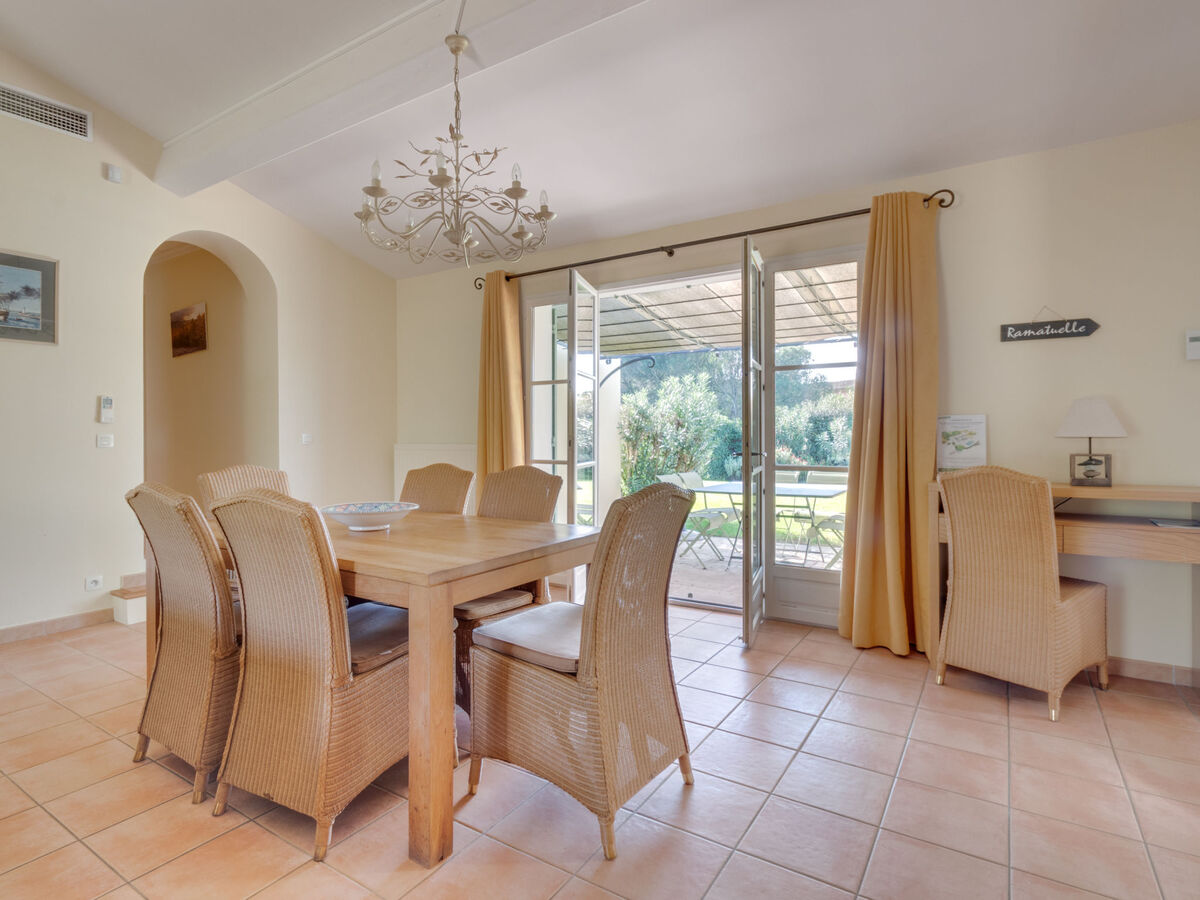 Maison 115 m² avec piscine privée au bord du golf de La Motte - Photo 7