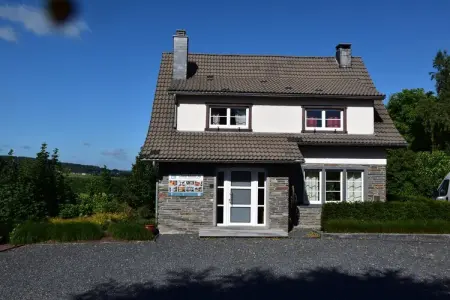 Villa Chez Mari-Jo à Trois-Ponts, sauna et terrasse : photo 2