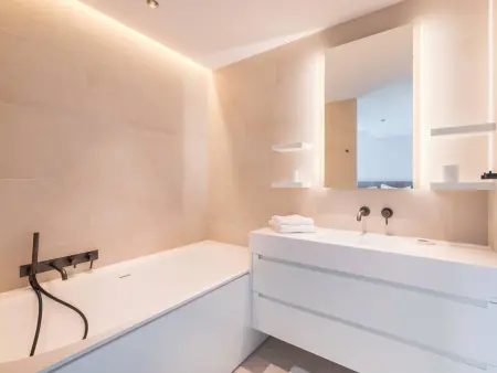 Appartement de prestige 5 chambres au centre-ville avec WiFi et parking - Photo 10