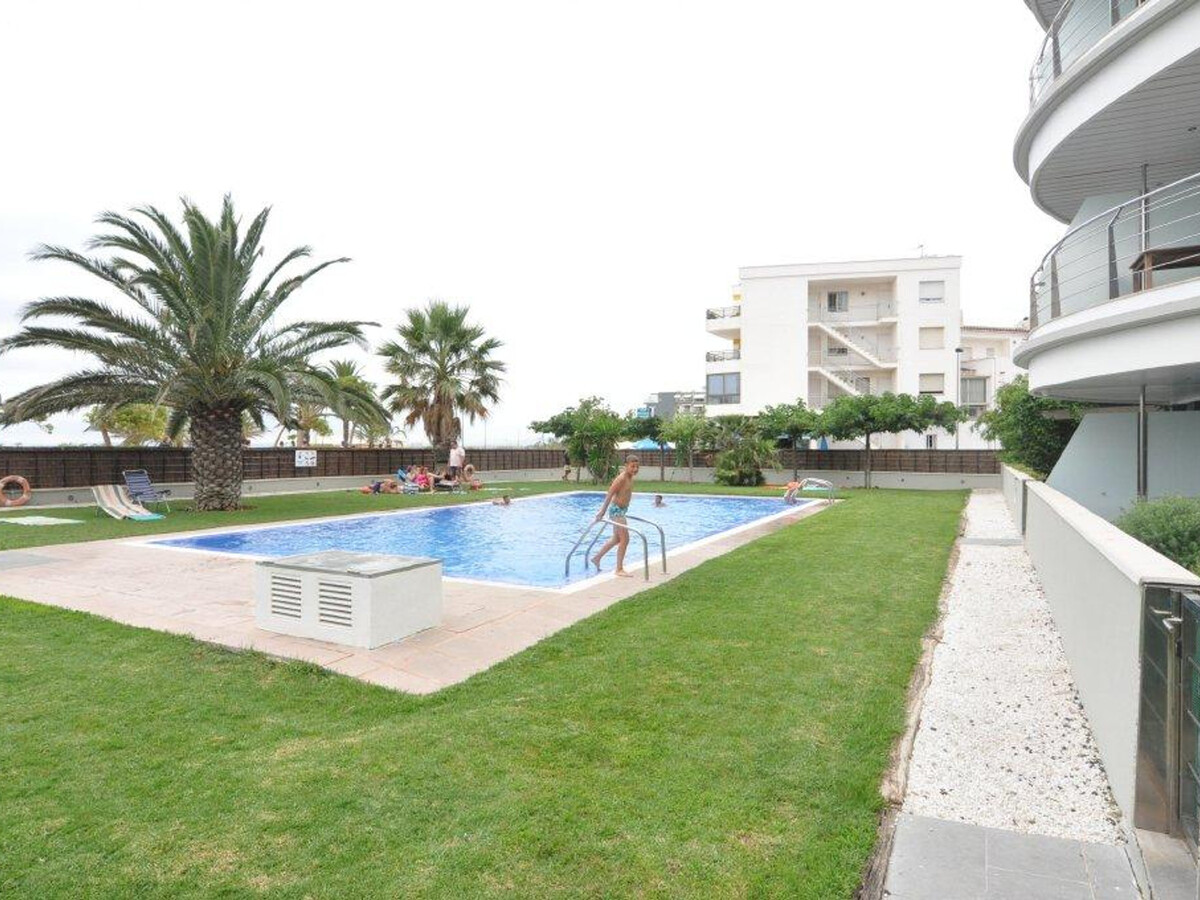 Appartement face à la plage de Roses, 2 chambres, piscine - Photo 2