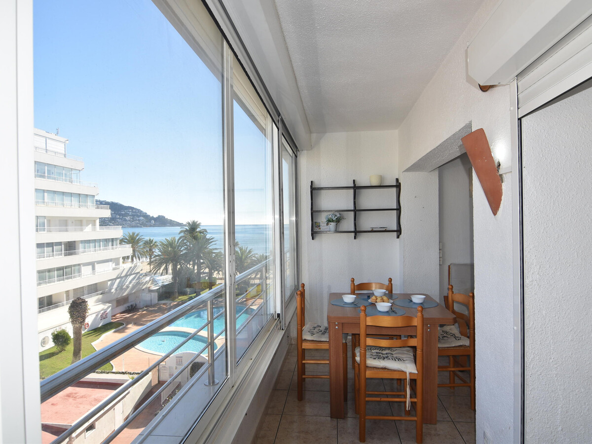 Appartement face à la plage à Roses, piscine et terrasse - Photo 1