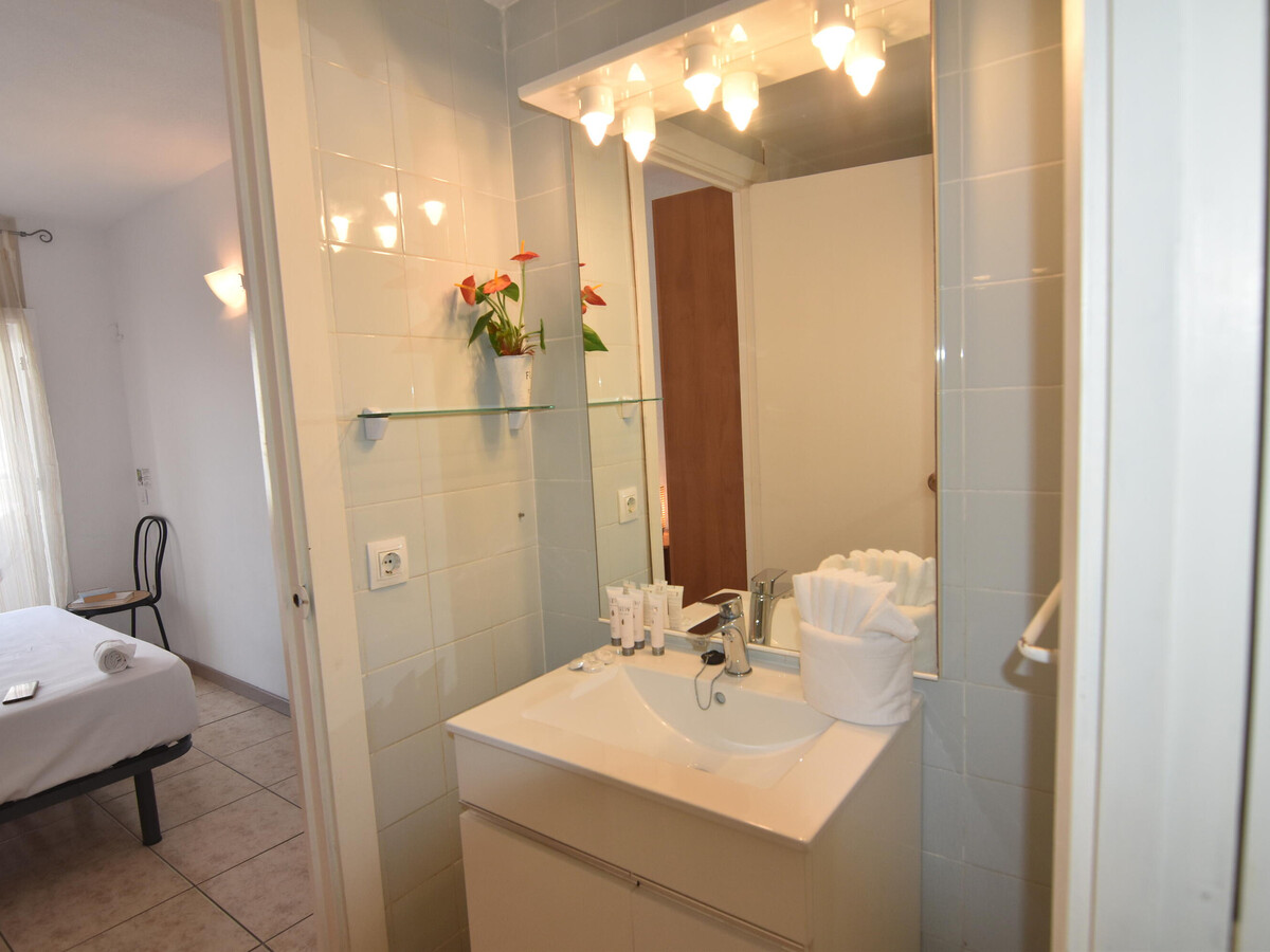 Appartement face à la plage à Roses, piscine et terrasse - Photo 15