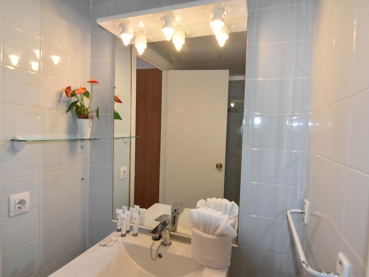 Appartement face à la plage à Roses, piscine et terrasse - Photo 16