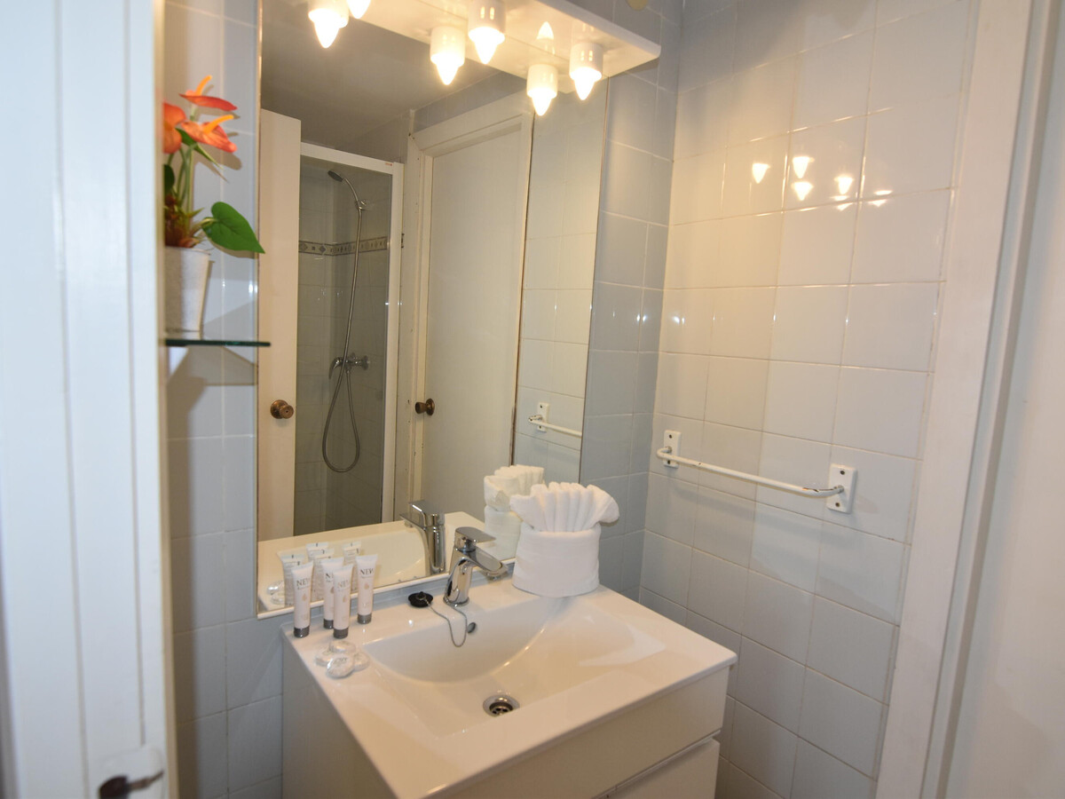 Appartement face à la plage à Roses, piscine et terrasse - Photo 17