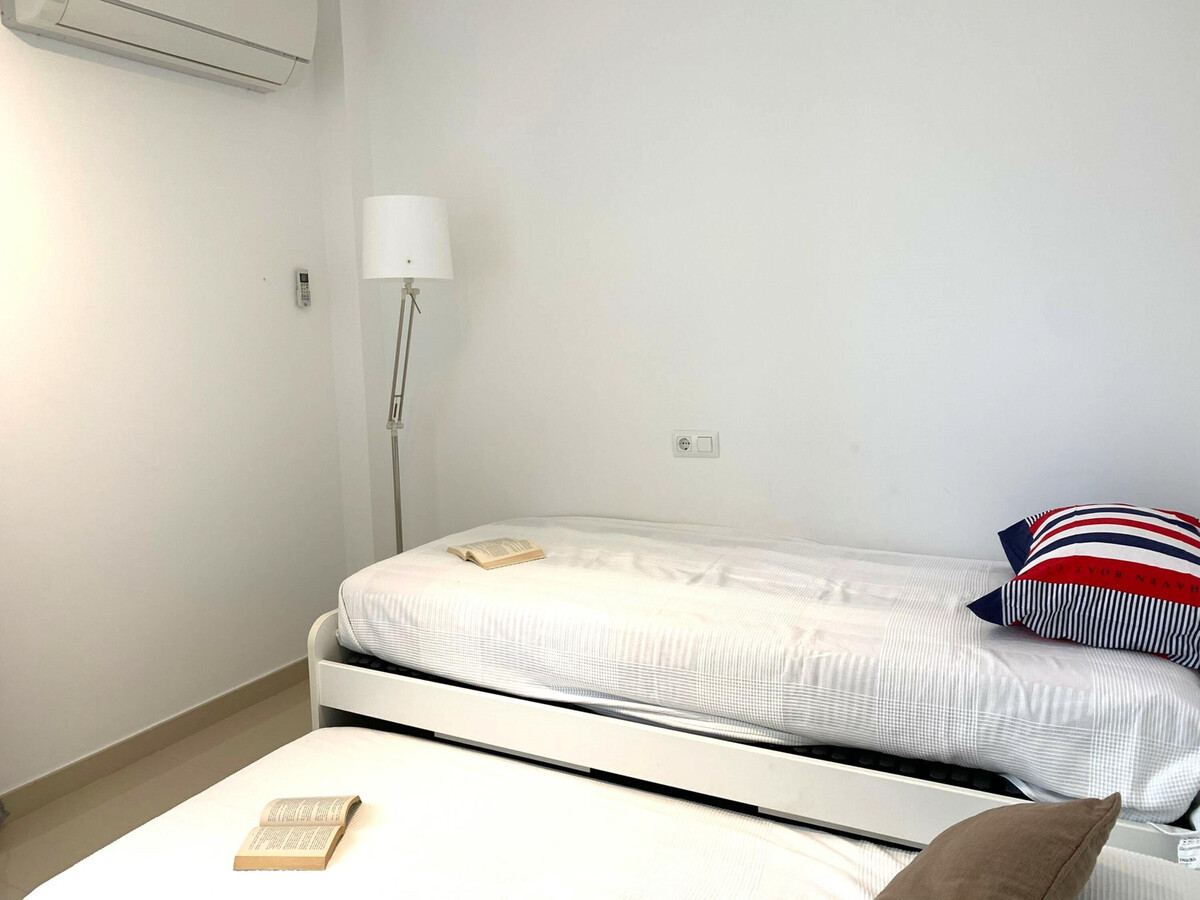 Appartement 2 chambres à 1,1 km de la plage - Photo 18