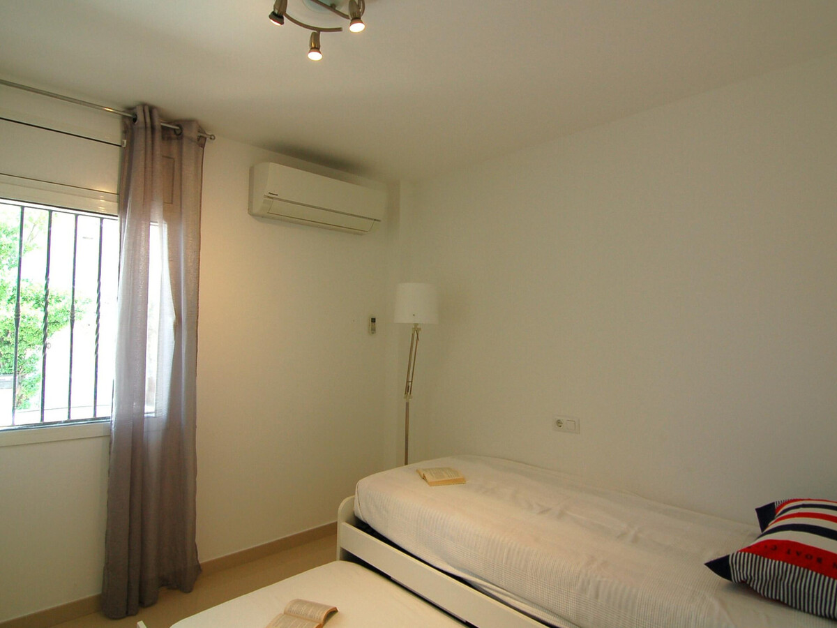 Appartement 2 chambres à 1,1 km de la plage - Photo 19