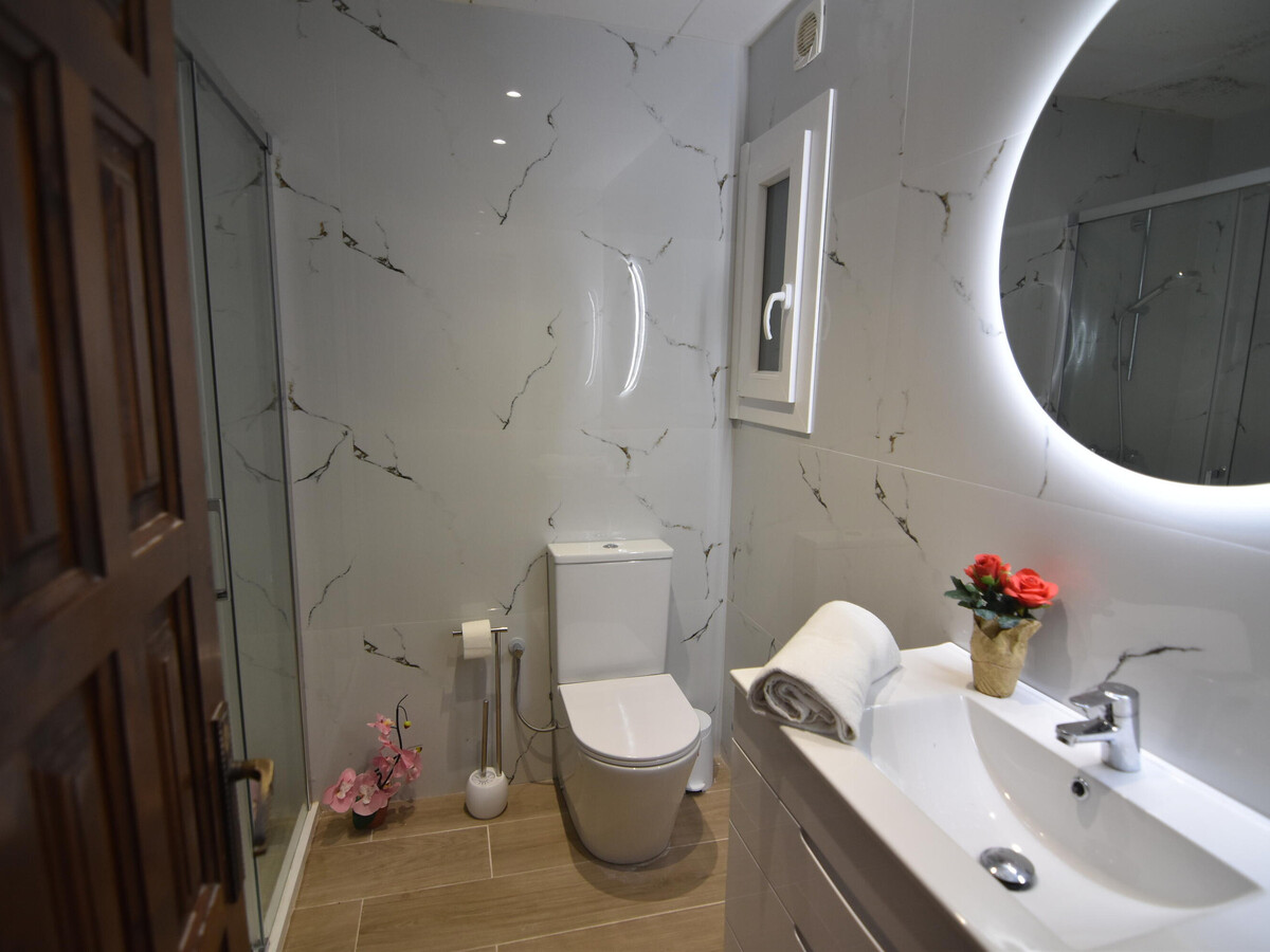 Appartement 2 chambres Roses, 400m plage, piscine - Photo 11