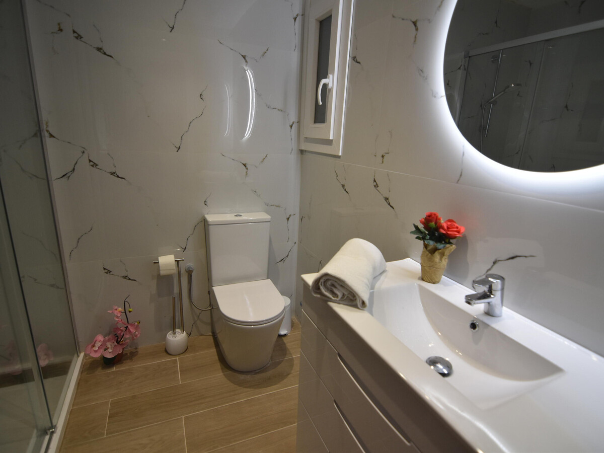 Appartement 2 chambres Roses, 400m plage, piscine - Photo 13