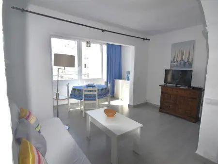 Studio 100 m de la plage à Roses, vue mer : photo 2