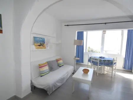 Studio 100 m de la plage à Roses, vue mer : photo 4