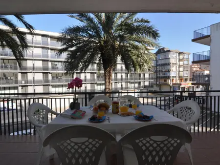 Location appartement à Roses, Bienvenido a nuestro acogedor apartamento en alquiler en Roses, Costa Brava! A solo 300 metros de la hermosa playa de Santa Margarita.