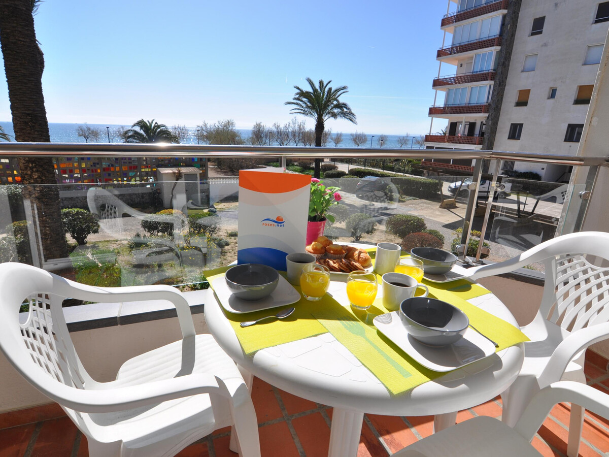 Studio en front de mer à Roses, 20 m² à 20 m de la plage - Photo 1