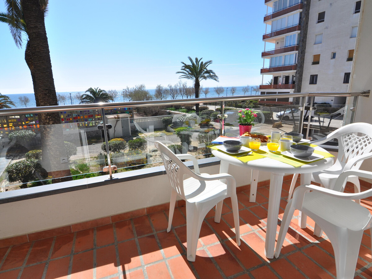 Studio en front de mer à Roses, 20 m² à 20 m de la plage - Photo 2