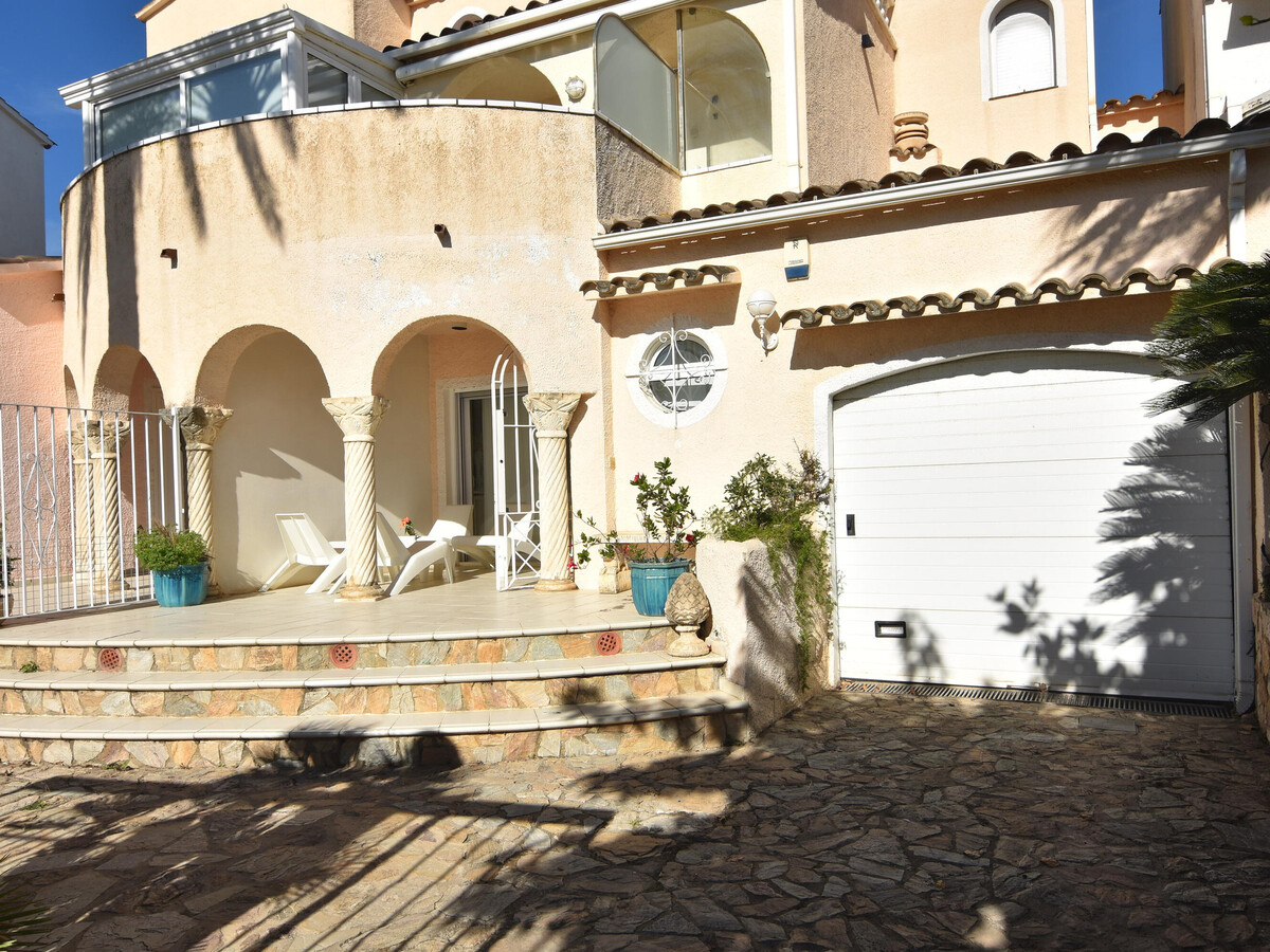 Villa 6 pers., 3 ch., 50 m plage à Empuriabrava - Photo 2