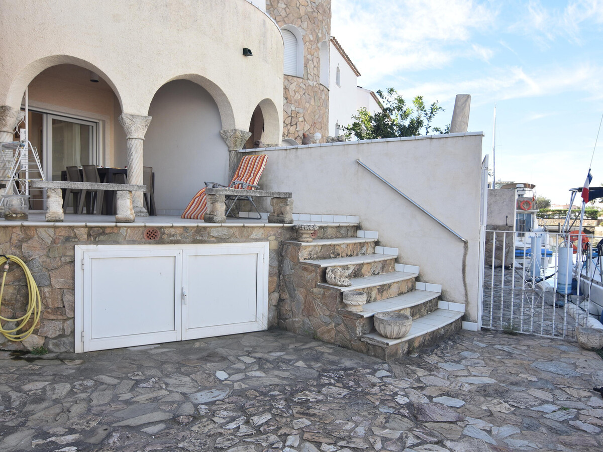 Villa 6 pers., 3 ch., 50 m plage à Empuriabrava - Photo 12