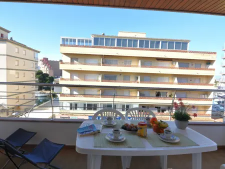 Location appartement à Roses, Charmant studio à Roses, à 400m de la plage, pour 4 pers., terrasse, cuisine équipée. Réservez !