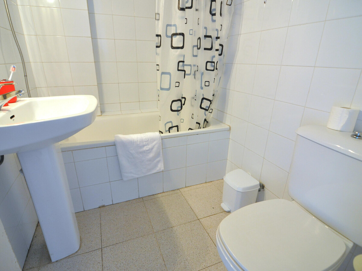 Appartement 2 chambres Roses, 1,4 km plage, piscine - Photo 12