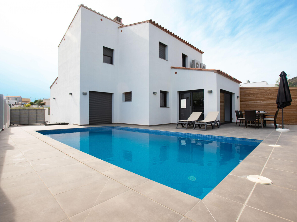 Villa 4 chambres Roses avec piscine privée, 3 km plage - Photo 1