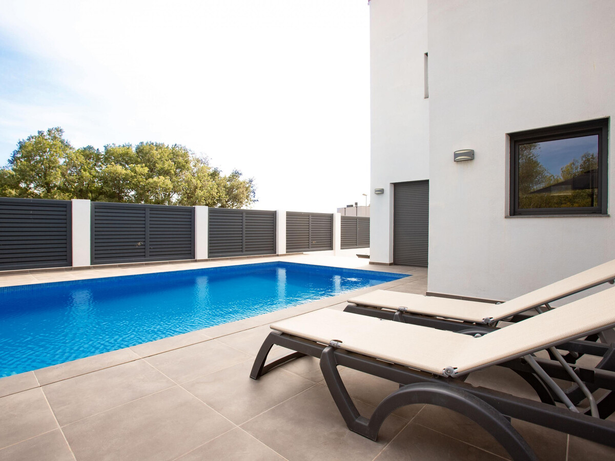 Villa 4 chambres Roses avec piscine privée, 3 km plage - Photo 8