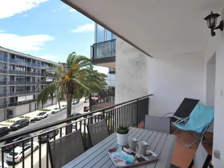 Location appartement à Roses, Charmant appartement à Roses à 300m de la plage avec terrasse, clim, cuisine équipée et TV satellite
