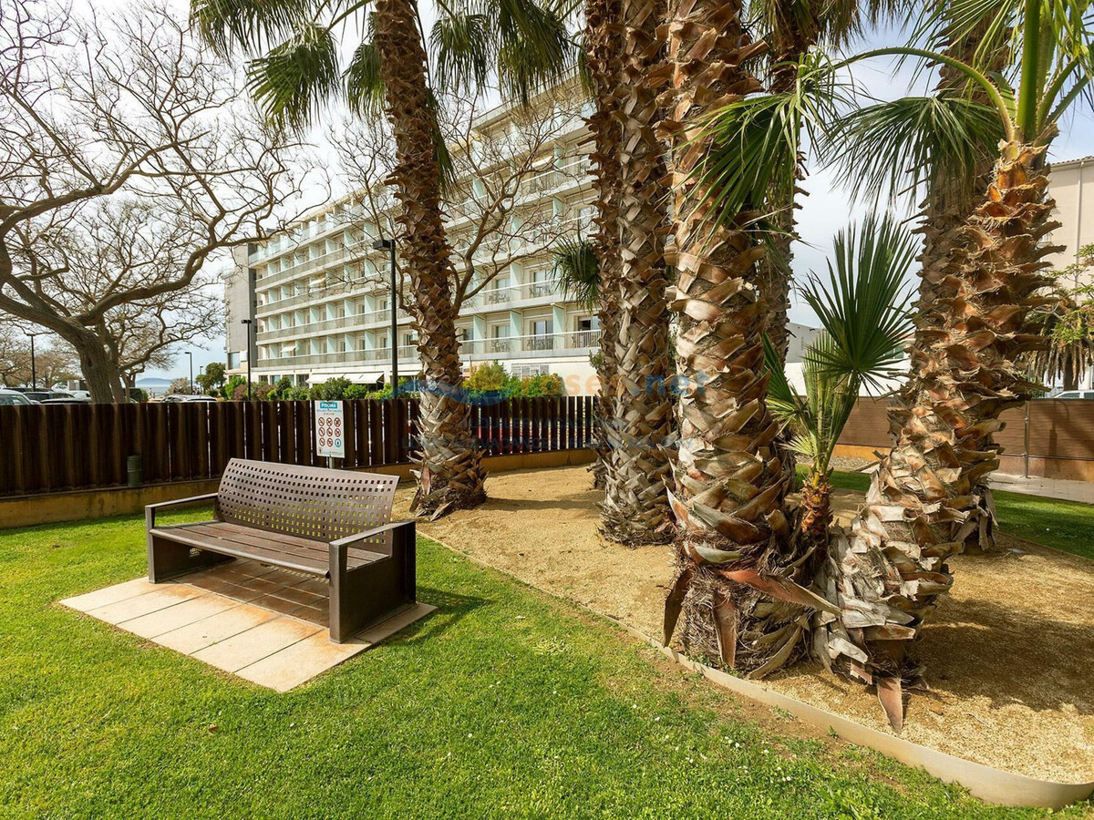 Appartement 1 chambre Roses, terrasse jardin à 50 m de la plage - Photo 6