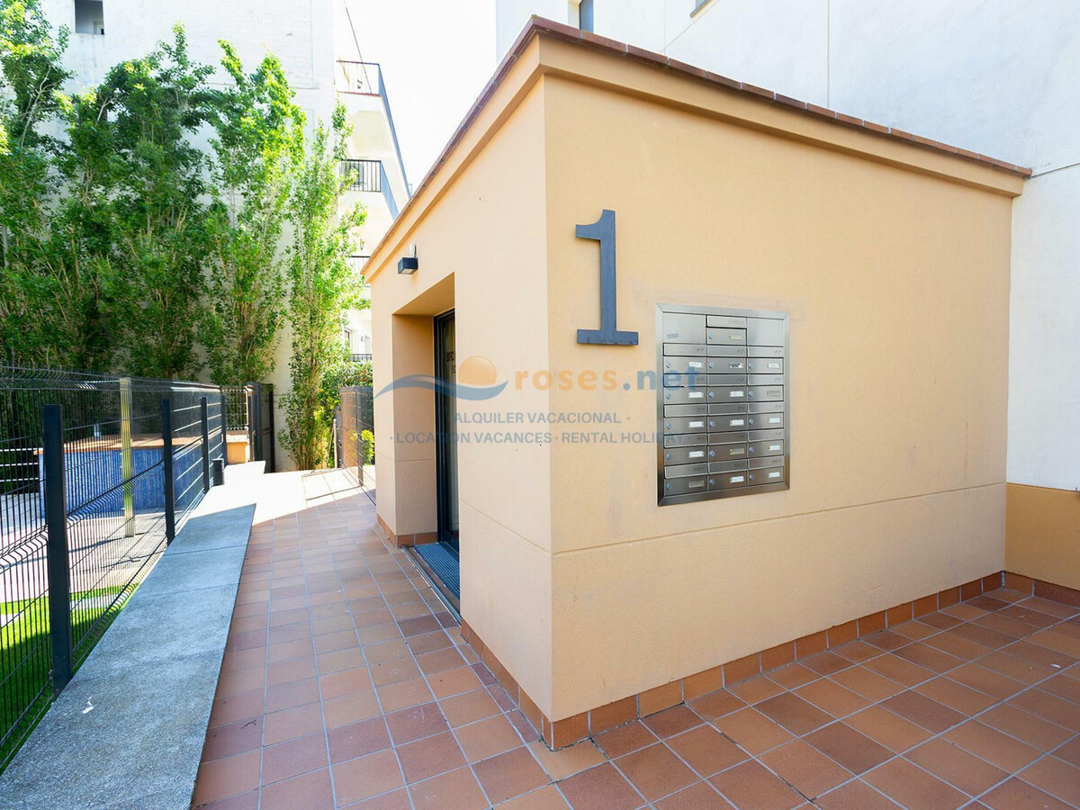 Appartement 1 chambre Roses, terrasse jardin à 50 m de la plage - Photo 30