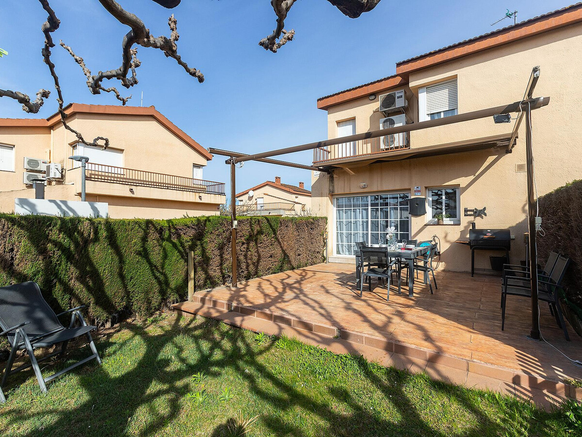 Maison 5 chambres, piscine et jardin à 1,2 km de la plage - Photo 1