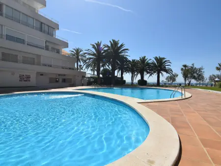 Location appartement à Roses, Charmant appartement en bord de mer avec piscine, à Roses, Costa Brava, idéal pour 4-5 personnes