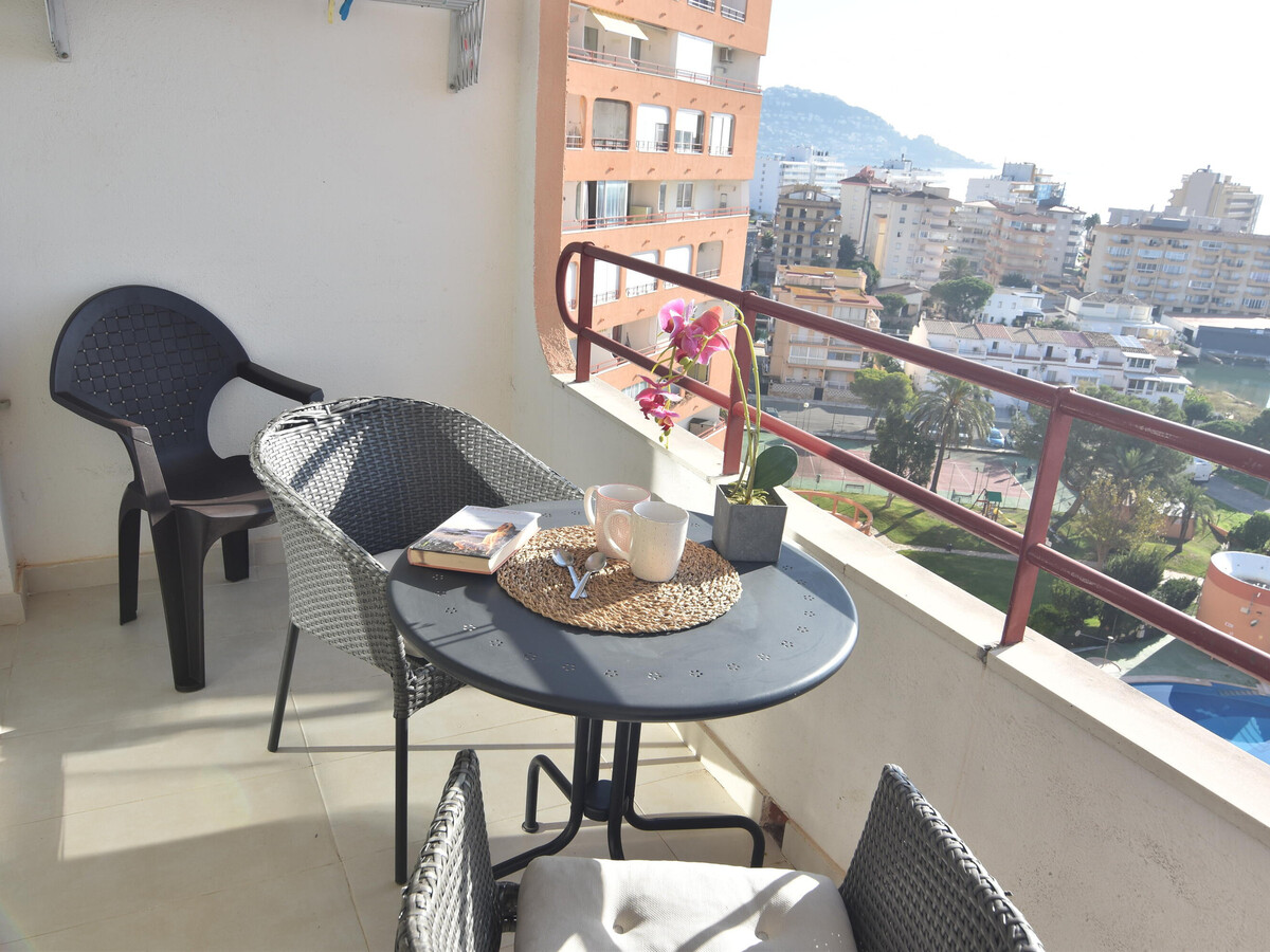 Studio 4 pers. Roses, terrasse et piscine commune - Photo 2