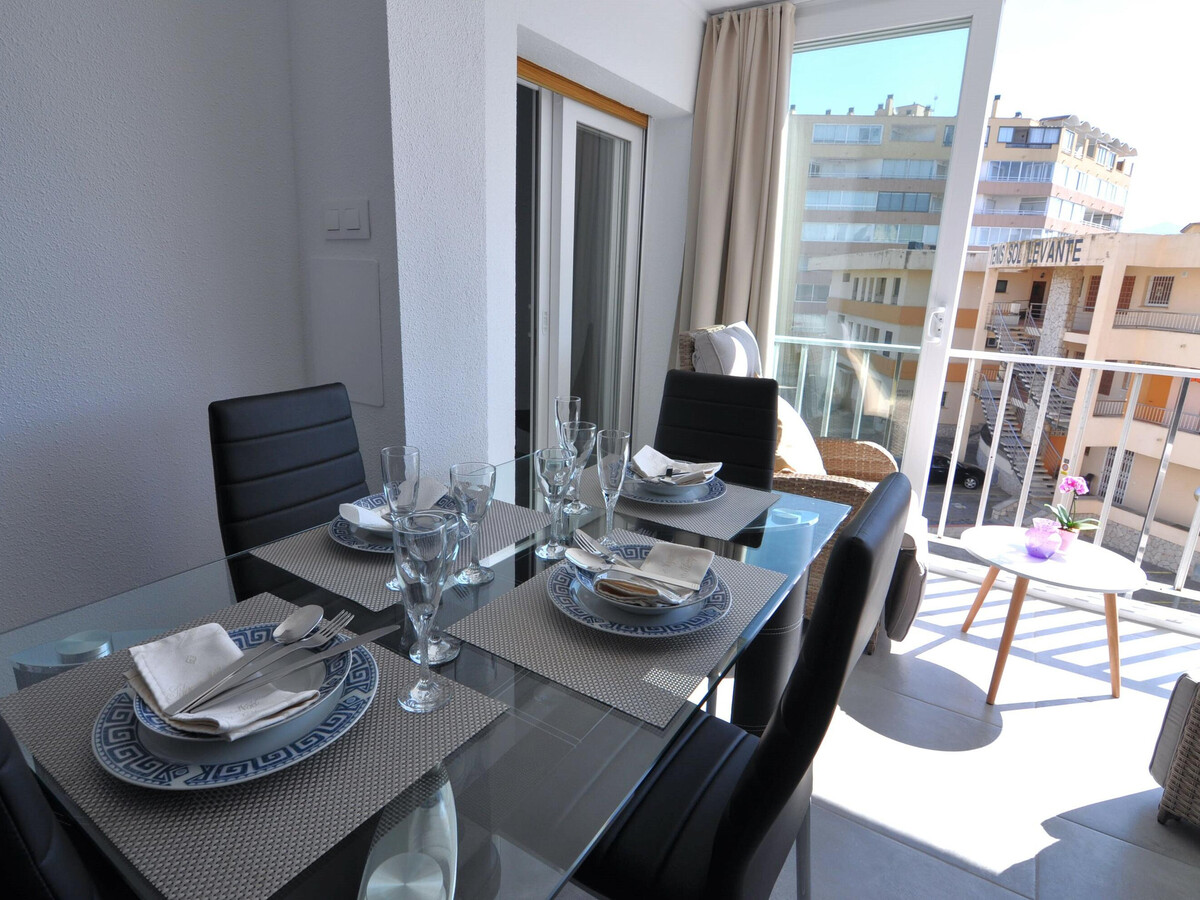 Appartement 6 pers. à 70m de la plage de Roses - Photo 4