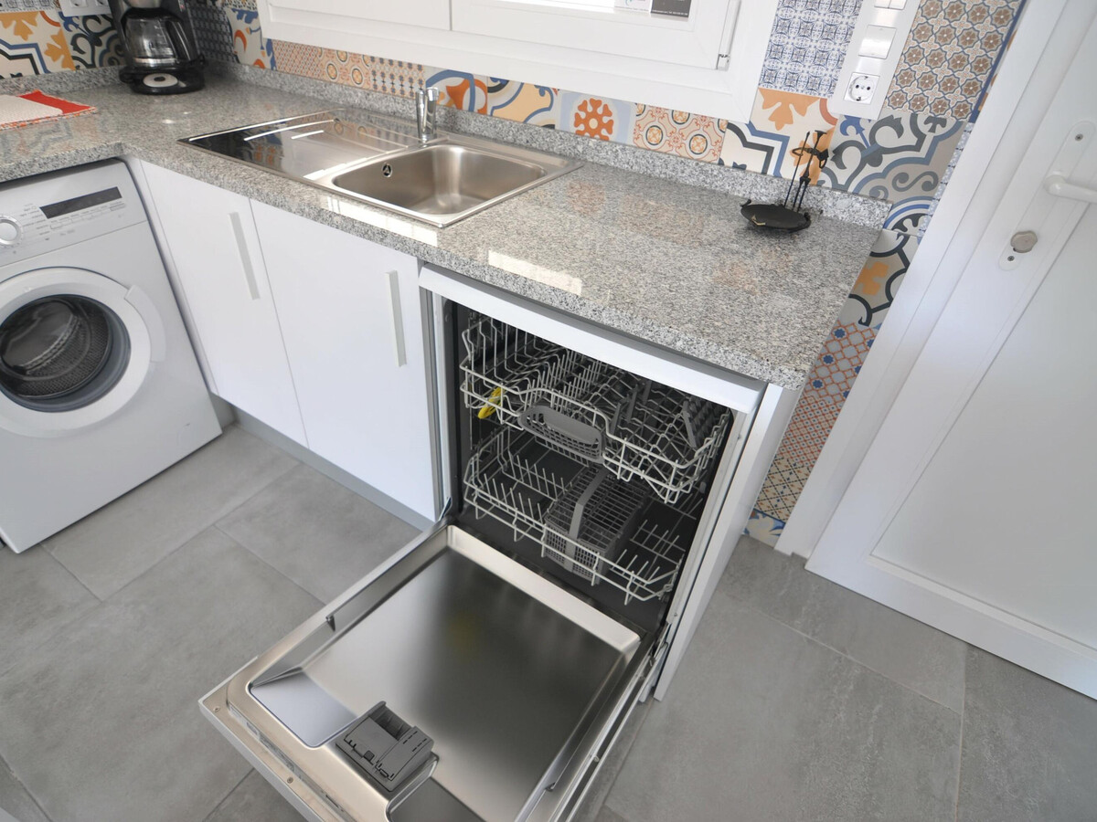 Appartement 6 pers. à 70m de la plage de Roses - Photo 15