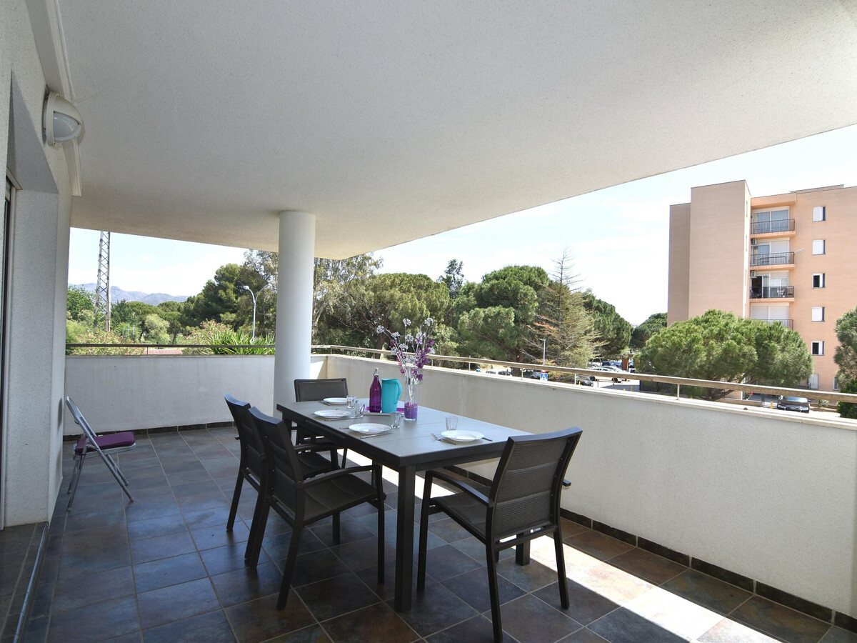 Appartement 6 pers. Roses : terrasse barbecue, parking - Photo 1