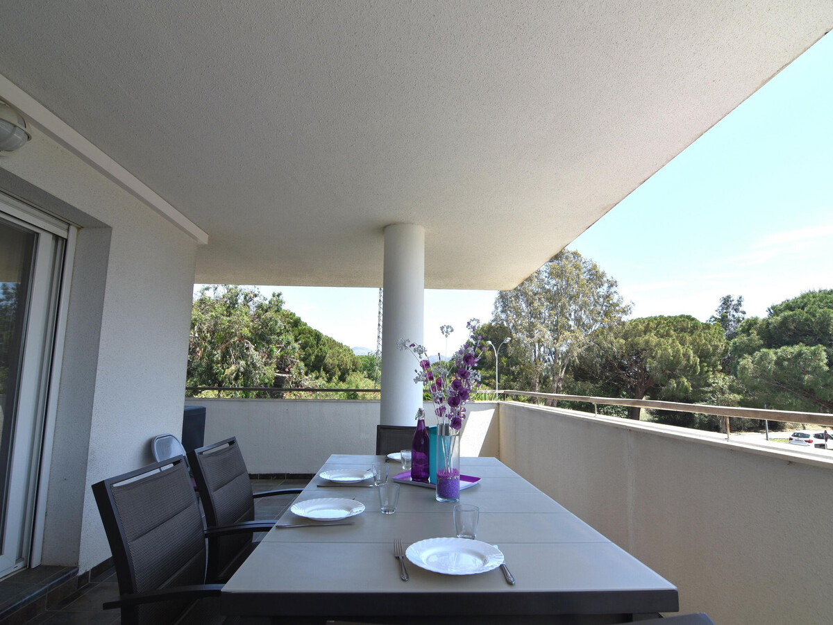 Appartement 6 pers. Roses : terrasse barbecue, parking - Photo 2