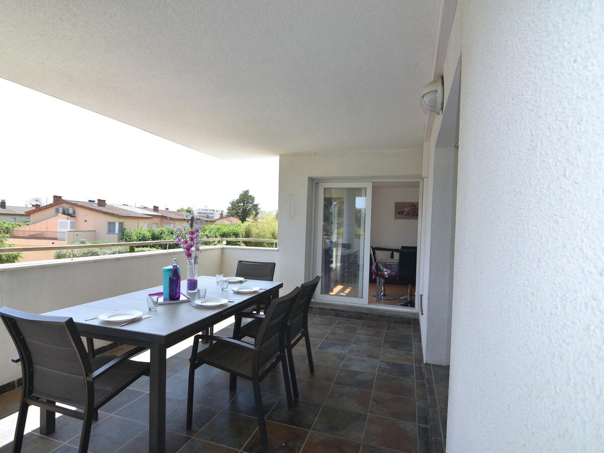 Appartement 6 pers. Roses : terrasse barbecue, parking - Photo 3