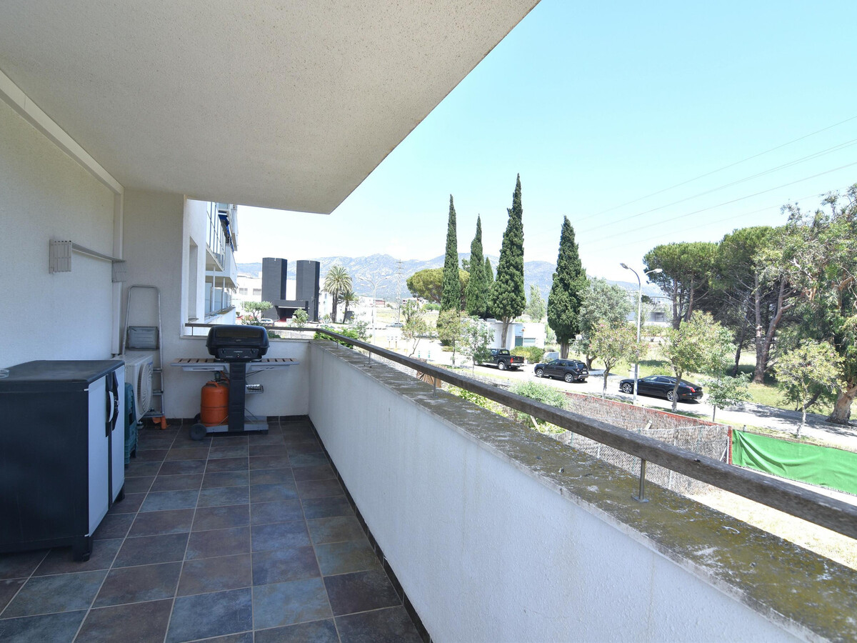 Appartement 6 pers. Roses : terrasse barbecue, parking - Photo 4