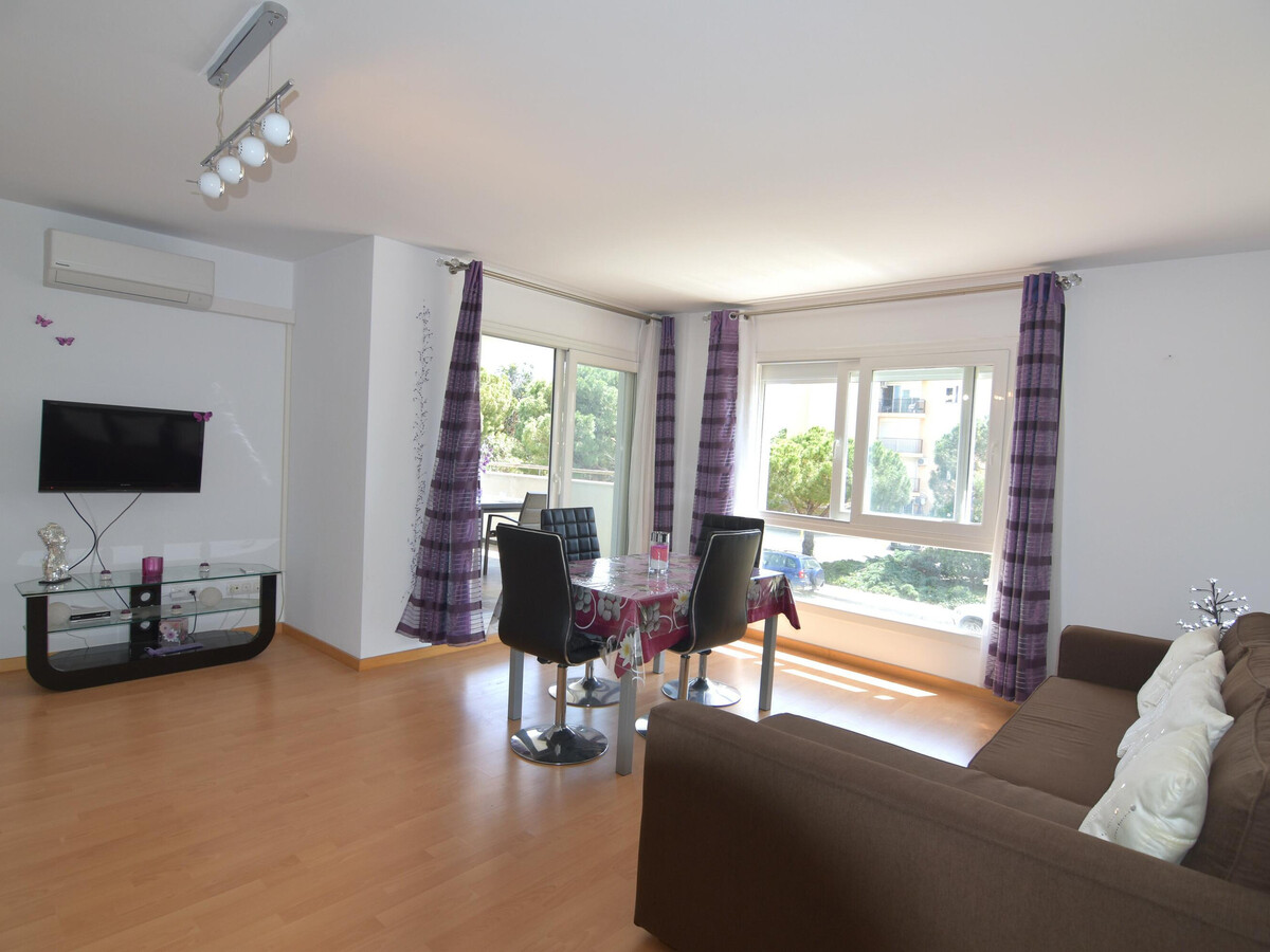 Appartement 6 pers. Roses : terrasse barbecue, parking - Photo 5